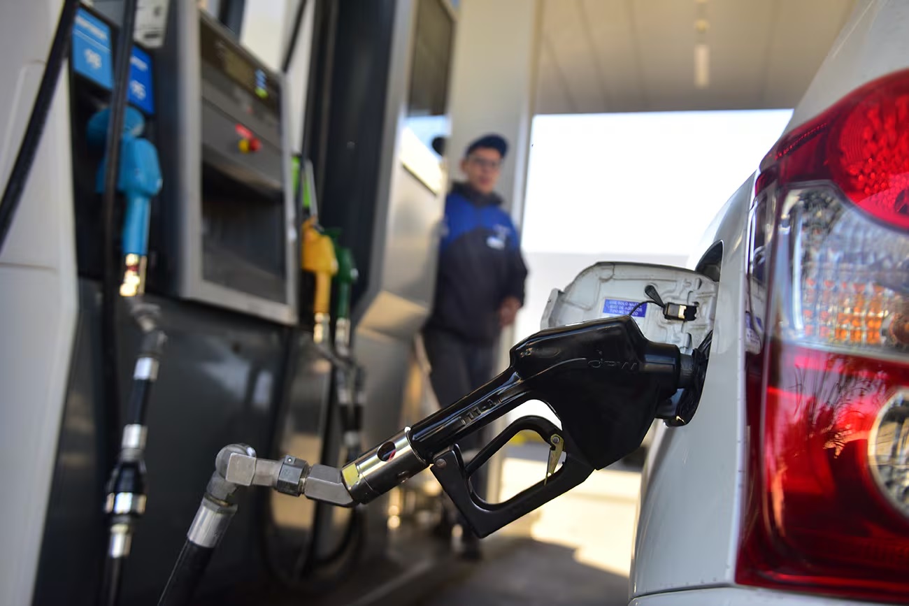 Nuevo aumento en los precios de combustibles: impacto en el bolsillo y el mercado