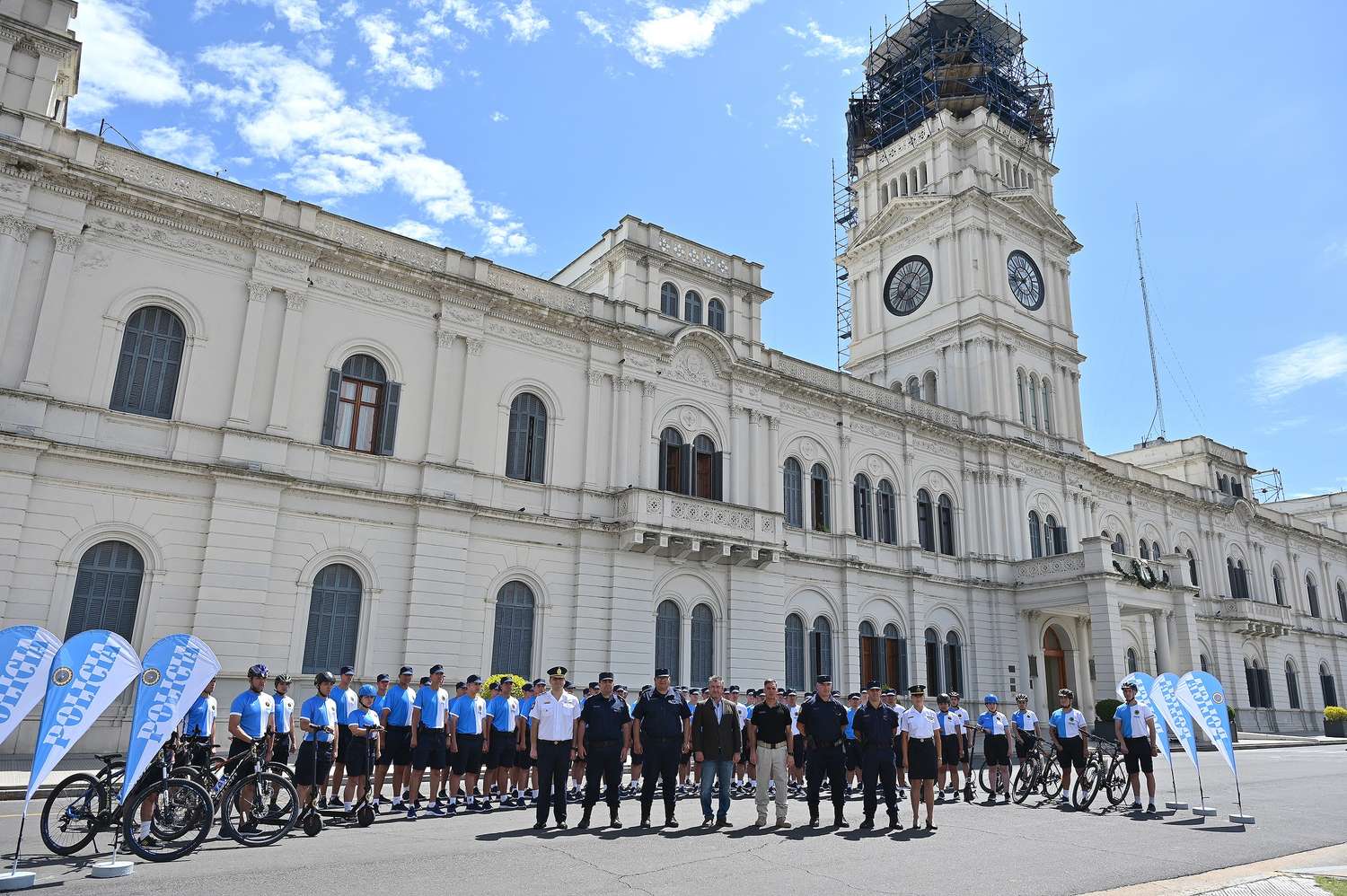 La Policía de Entre Ríos recibió nuevos uniformes para la temporada estival