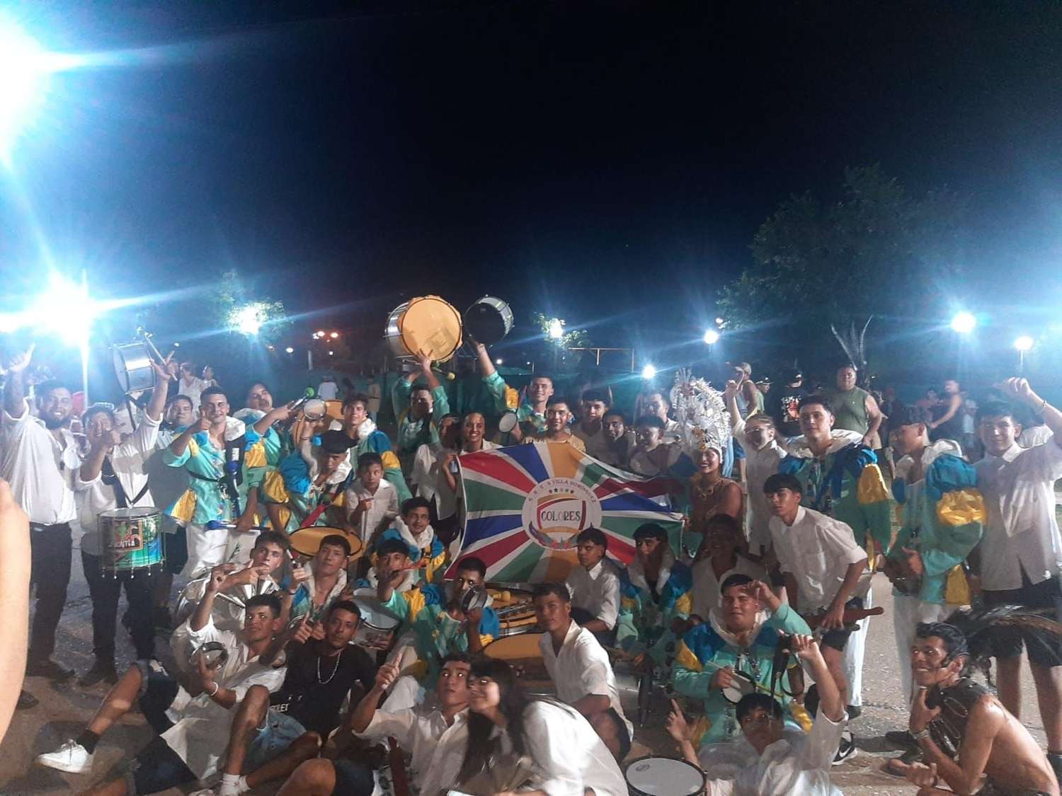 Agrupación Colores y batería Urutaú presentan "Alicia en el País de las Maravillas" en el Carnaval de Encuentros 2025