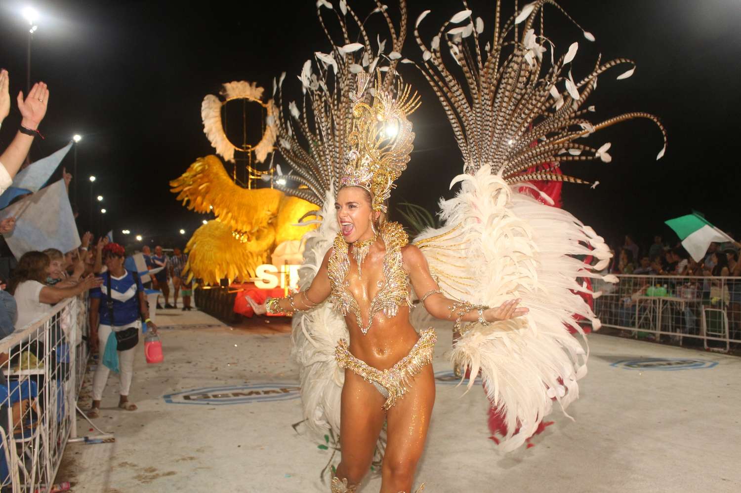 Chajarí se prepara para una noche llena de brillo y tradición con la presentación de las comparsas 2025