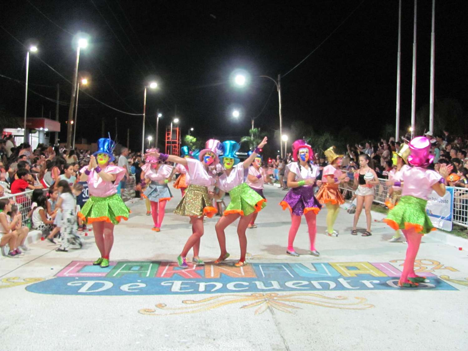 Mascarada Embrujo celebra 20 años de alegría en el Carnaval de Encuentros 2025