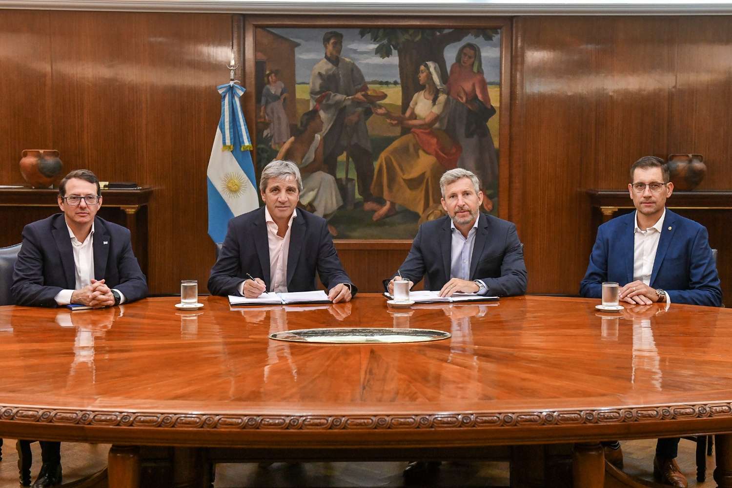 Frigerio firmó un acuerdo con Nación para saldar deudas provinciales