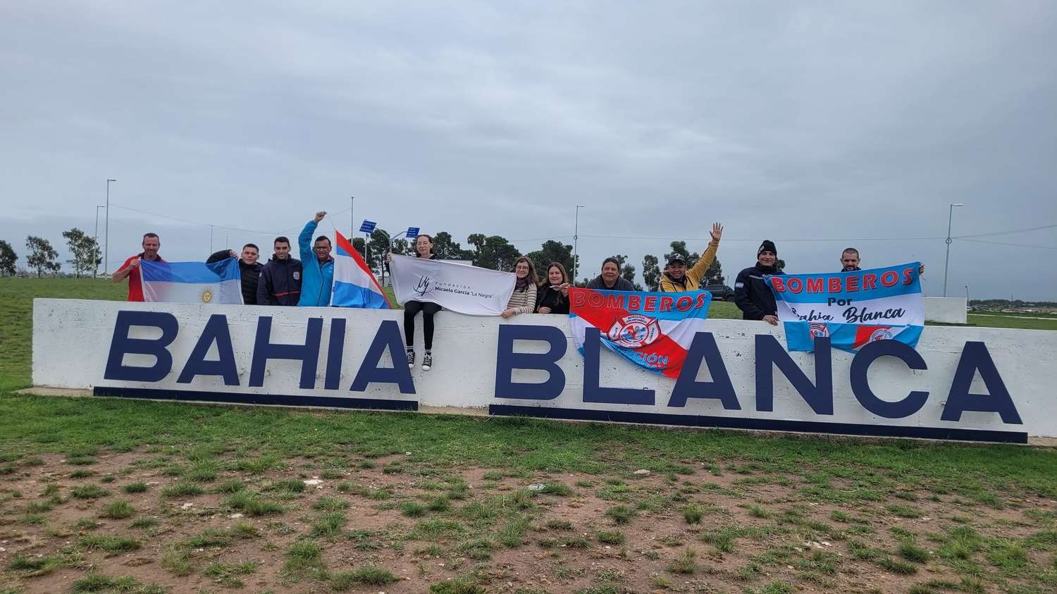 Bomberos entrerrianos llevaron donaciones a Bahía Blanca