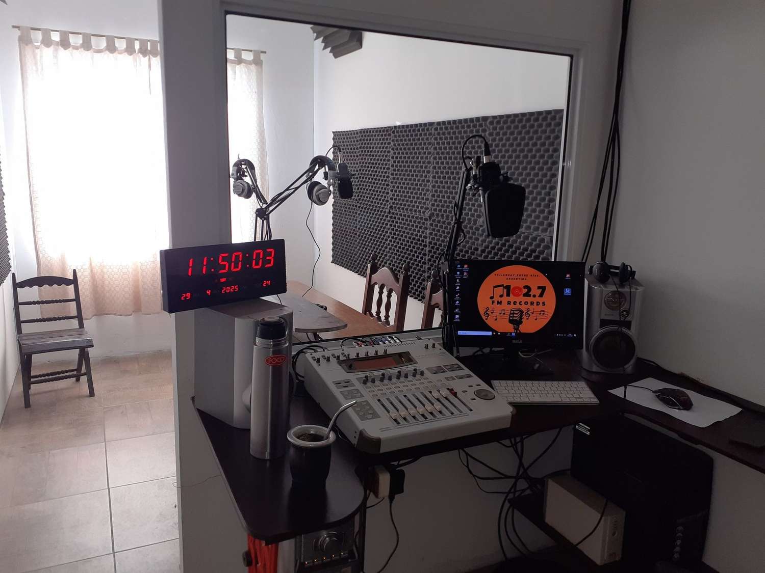 Con alma de barrio: Inauguran una sala de ensayo, grabación y radio