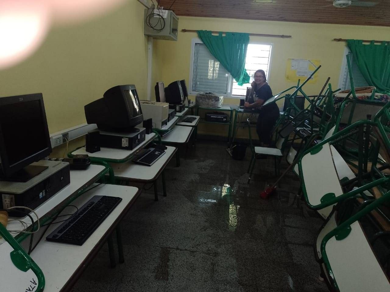 La Escuela N°40 Provincia de Salta realizó una jornada de limpieza tras las
inundaciones