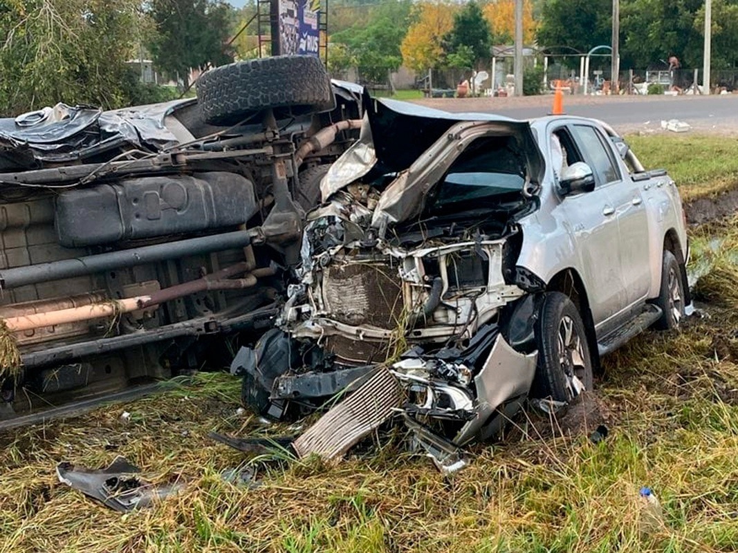 Impactante choque entre dos camionetas sin heridos