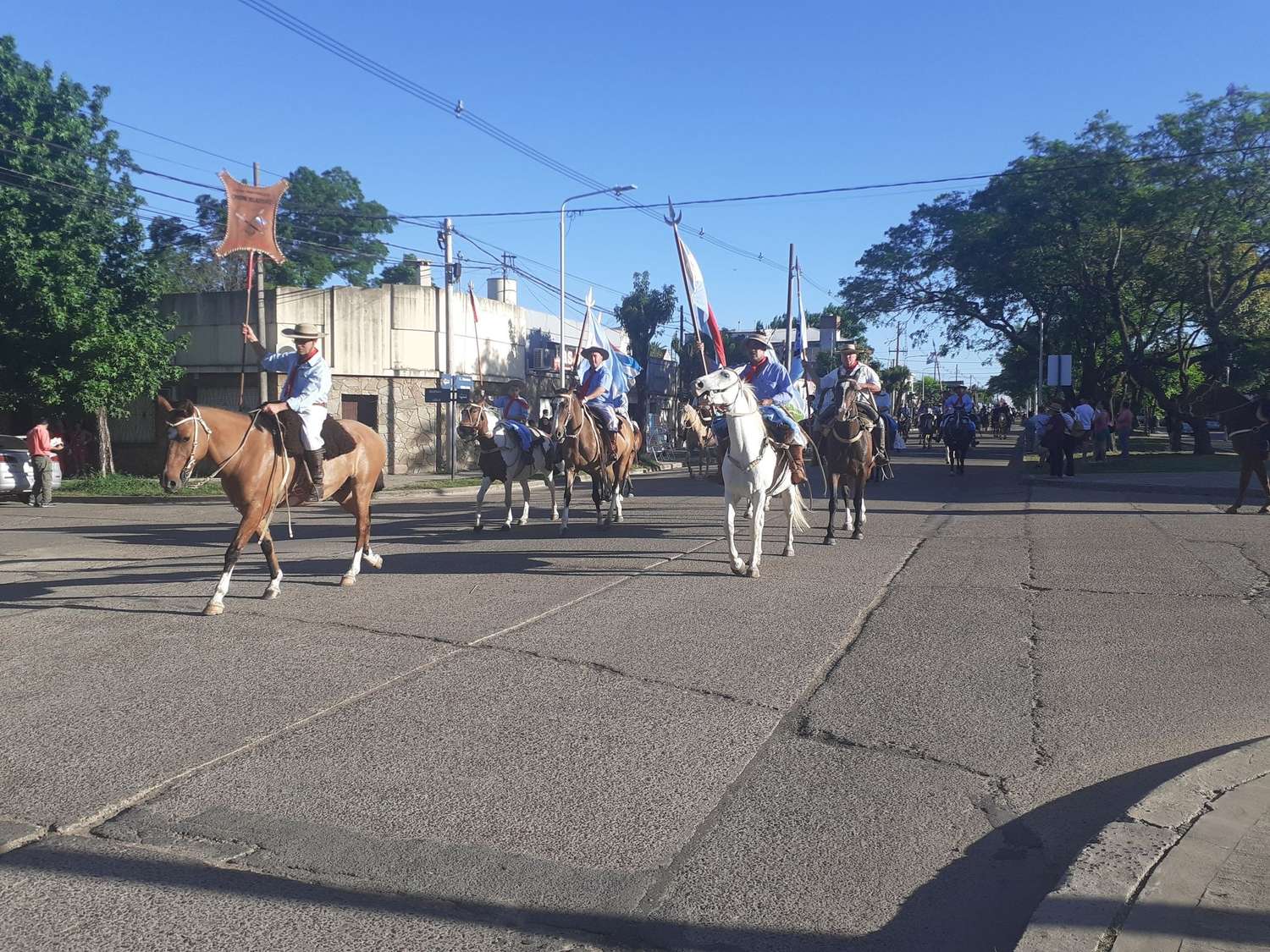 La 33° Fiesta Provincial de la Tradición cautivó a los asistentes con jineteada,
desfile y festejos familiares
