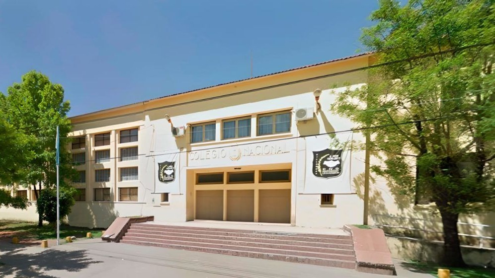 La Escuela Normal avanza en un proyecto de memoria escolar para preservar el pasado