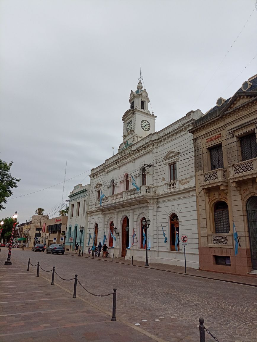 Buscan impedir que más de dos miembros de una misma familia trabajen en la administración municipal