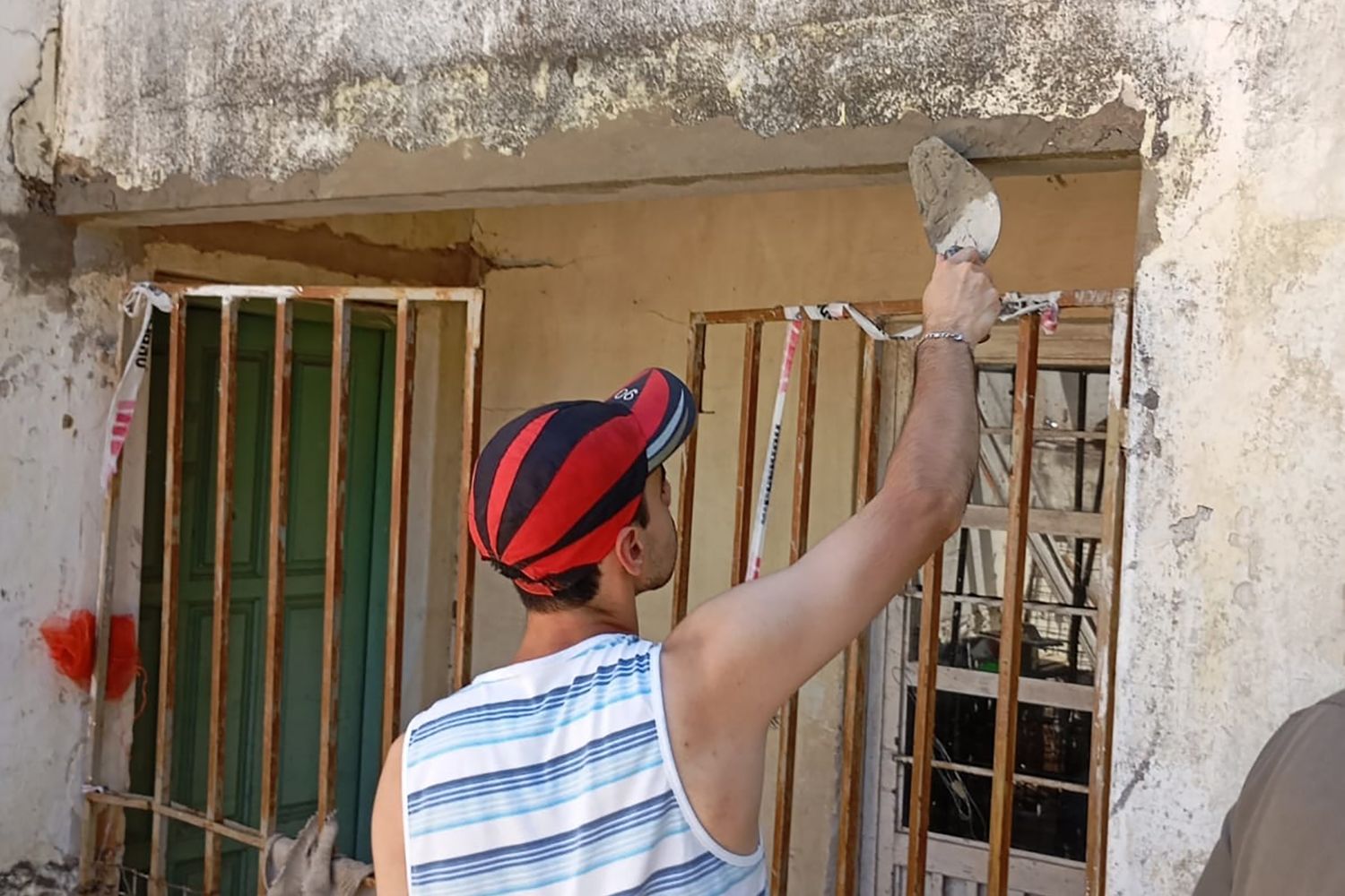 Alumnos de los talleres de capacitación realizan arreglos en escuelas de Villaguay