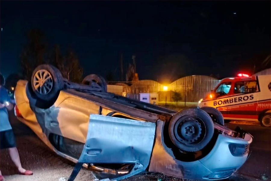 Un hombre sufre lesiones leves tras volcar su auto en la ruta nacional 18