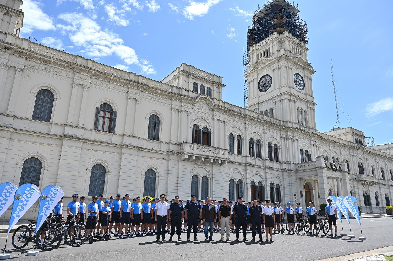 La Policía de Entre Ríos recibió nuevos uniformes para la temporada estival