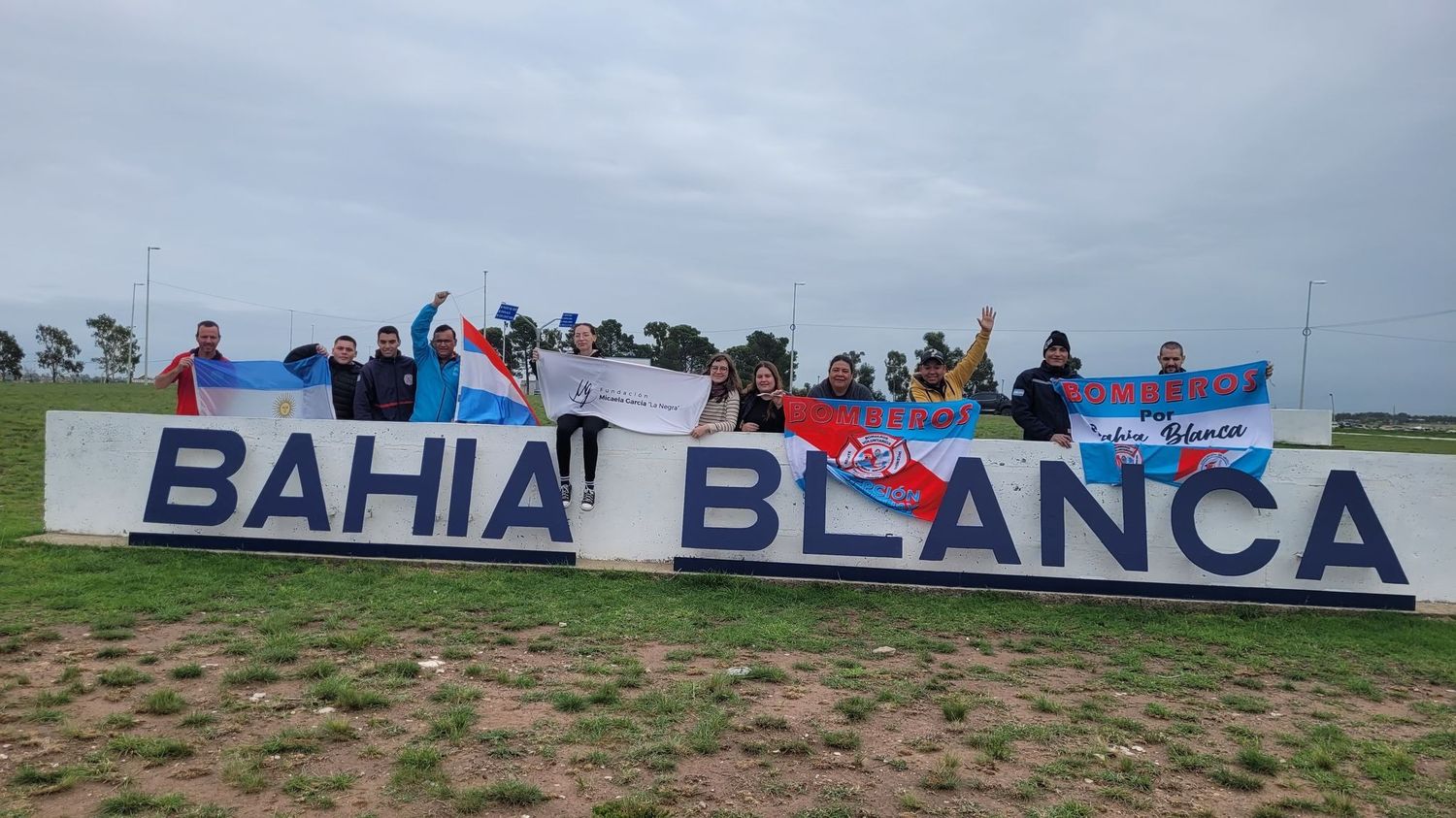 Bomberos entrerrianos llevaron donaciones a Bahía Blanca