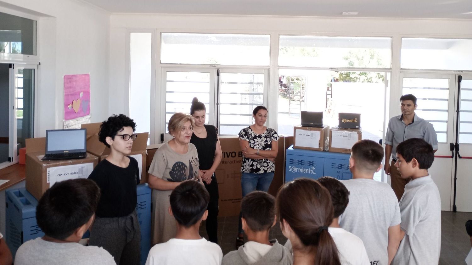 Más tecnología en el aula: la Secundaria Nº 3 incorpora notebooks y pantallas interactivas